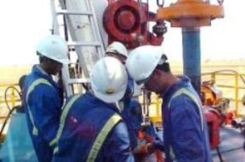 Oil workers at one of petrodar oil fields (photo petrodar)