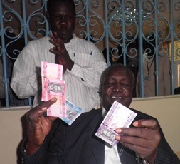 Governor Manyang at the South Sudan Pound ceremony, 21 July 2011 (ST)