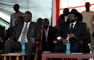 South Sudan's President Salva Kiir (R) and South Sudan's Vice President Riek Machar (L) listen during the announcement of the results of the voting in Sudan, January 30, 2011 (Reuters)