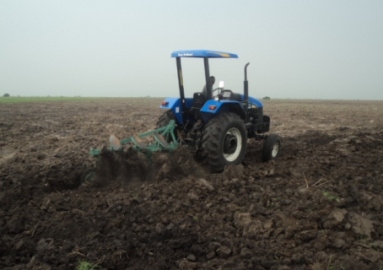 Tractr ploughing in Maar Yen Thumb farm (ST)