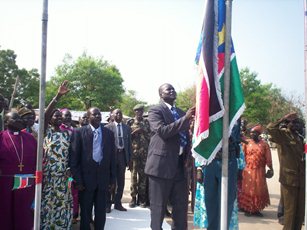 Twic East commissioner Dau Akooi rising South Sudan flag, Panyagor, South Sudan, July 9, 2011 (ST)
