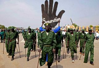 War veterans from Sudan People's Liberation Army rehearse ahead of independence day celebrations, July 5, 2011 (AP)