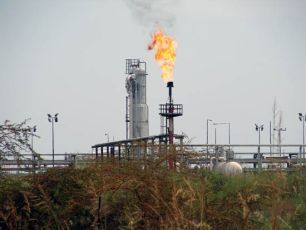 An oil rig in South Sudan’s Unity State (www.gurtong.net)