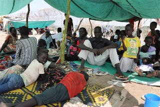 Southern Kordofan residents outside UNMIS Kadugli compound after fleeing fighting that erupted in June. (UN)