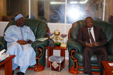 Ibrahim Gambari (L) and  Mohamed Atta Al-Moula in Khartoum on 11 August 2011 (ST)