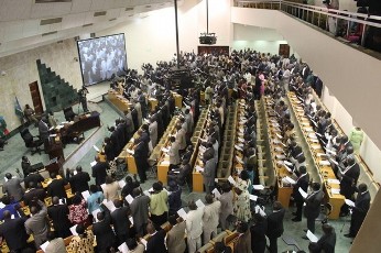 South Sudanese members of parliament take the oath in the capital Juba on August 6, 2011 (AFP)