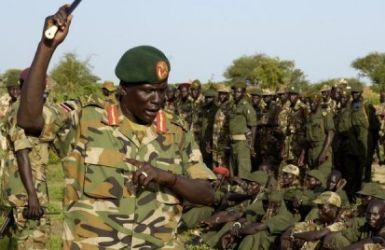 Major General Peter Gadet (L) addressing his troops before their withdrawal from Abyei on July 2, 2008. (Unmis)