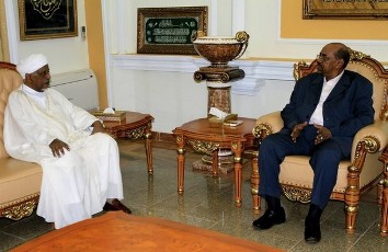 FILE - Sudanese President Omar al-Beshir meets with Sudan's Democratic Unionist Party head Mohammed Osman al-Mirghani in Khartoum on October 19, 2010 (AFP)
