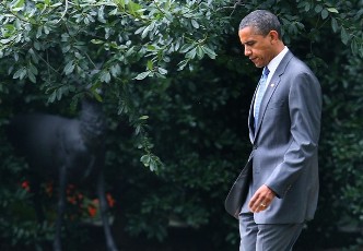 President Barack Obama walks toward Marine One while departing the White House on August 18, 2011 in Washington, DC. President Obama is traveling to Martha's Vineyard to vacation with his family (AFP)