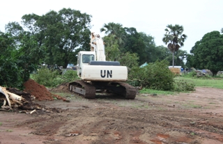 UN Mission in Sudan clean the Lakes state secretariat compound in Rumbek. (ST)