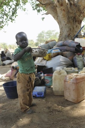 FILE - A newly arrived southern Sudanese child returnee from Darfur drinks water from a bowl shortly after being dropped off from a bus in Wanjok, near Aweil in Northern Bhar El-Ghazal January 16, 2011 (Reuters)