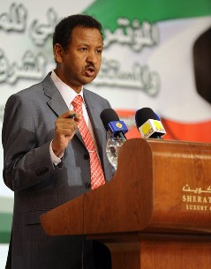 FILE - Mustafa Osman Ismail, an advisor to the Sudanese president Omar Al-Bashir, speaks on December 2, 2010, the final day of a conference in Kuwait City, where donors and investors have pledged 3.55 billion dollars for the development of resource-rich but neglected east Sudan (AFP)