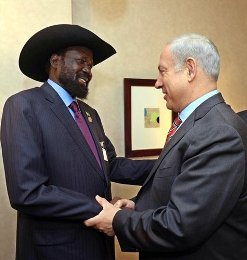 In this photo released by the Israeli Government Press Office, Israeli Prime Minister Benjamin Netanyahu, right, meets South Sudan President Salva Kiir Mayardit, in New York Thursday, Sept. 22, 2011 (AP)