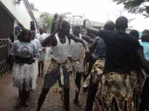 Traditional dancers from South Sudan’s Lakes state prepare to entertain guests at the ceremony to welcome South Sudan's minister for higher education. Sept. 17, 2011 in Kampala (Photo: ST/Philip Thon Aleu)