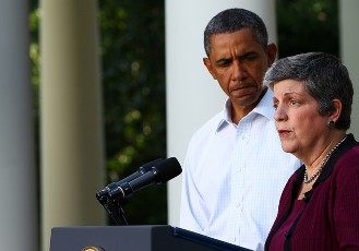 Secretary of Homeland Security Janet Napolitano (R) speaks with U.S. President Barack Obama on the aftermath of Hurricane Irene from the Rose Garden of the White House August 28, 2011 in Washington, DC (AFP)