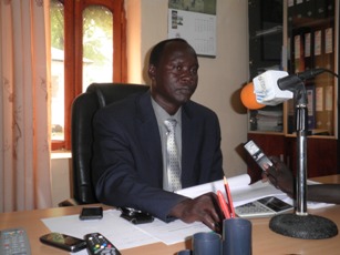 Peter Choll Wall, speaker of Jonglei Legislative Assembly addressing reporters at his office in Bor, May 20,2011 (ST/John Actually)