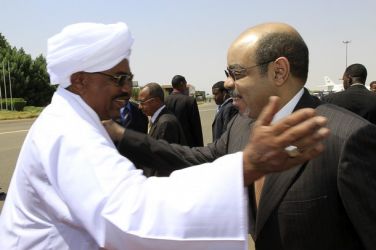 Sudanese President Omer Hassan al-Bashir (R) talks with Ethiopian Prime Minister Meles Zenawi (L) after Zenawi arrived on an official visit, at Khartoum Airport September 16, 2011 (Reuters)