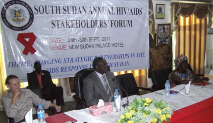 SSAC chairperson, Dr. Esterina Novello (right), VP Dr. Riek Machar (center) and Lise Grande (left) UN coordinator, Sept. 28, 2011 (ST)