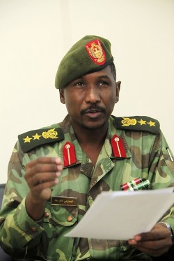 Sudanese army spokesman Sawarmi Khaled Saad speaks to reporters about the clashes between the Sudanese army and the Sudan People's Liberation Army (SPLA) in Blue Nile in Khartoum September 2, 2011 (Reuters)