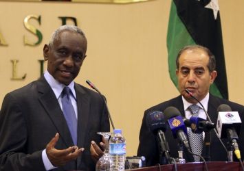Sudan's First Vice President Ali Osman Taha (L) and Libya's de facto prime minister Mahmoud Jibreel take part in a news conference in Tripoli September 29, 2011. (Reuters)