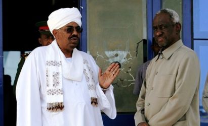 Sudanese President Omer al-Bashir (L) talks to his Vice President Ali Osman Taha (R) upon his return from Qatar, on March 31, 2011 at Khartoum airport. (Getty)