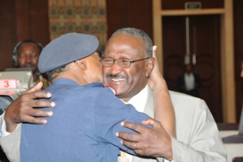 New Blue Nile governor Al-Hadi Bushra smiles as he holds Sudan’s defense minister Abdel-Rahim Hussein