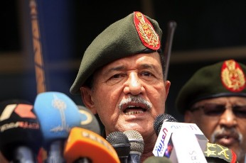 Sudan's military First Commander Ismat Abdel Rahman speaks at a rally to voice support for the northern army in Khartoum May 26, 2011 (REUTERS PICTURES)