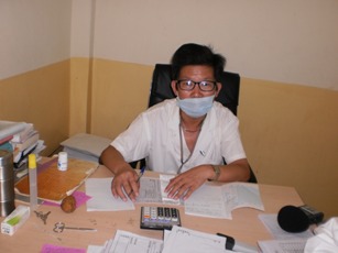 Dr Wang Gang in his office at Bentiu China Hospital. 30 September, 2011 (ST)