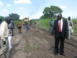 Lakes state governor Tong Mayay inspects construction of a new road in Rumbek East County. October 3, 2011 (Photo: Lydia Stone/WFP)