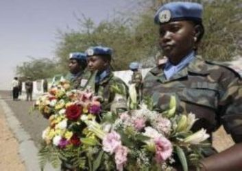 Female soldiers serving with UNAMID wait to lay wreaths at a memorial service marking on UN Peacekeeping Day at a camp in El Fasher on 29 May 2008 (Photo: File/UNAMID)