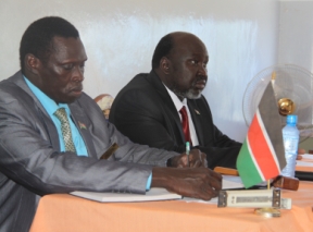 Lakes state governor Chol Tong (right) and parliamentary speaker John Marik Makur (left) at the opening of third sitting of state legislature. 3 October, 2011 (ST)