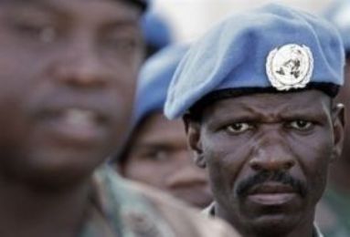 South African soldiers serving with the United Nations-African Union Mission in Darfur stand to attention (file/AFP)