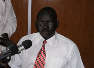 Samuel Lony Geng, deputy chairperson of SPLM in Unity state talking with journalists in Bentiu. 11 November 2011 (ST)