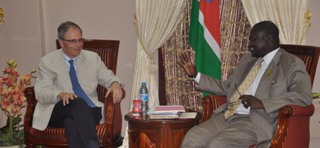 South Sudan VP Riek Machar meeting with the President and CEO of the PCIP Jerrold Green, in Juba. Nov. 2, 2011 (ST)