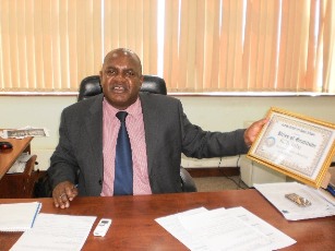 John Kimanthi, KCB Sudan's managing director displays a certificate awarded to the bank in Juba. Dec. 7, 2011 (ST)