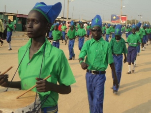 Christians in Bor marching on Christmas Eve. Jonglei State, South Sudan, Saturday 24 Dec. 2011 (ST)