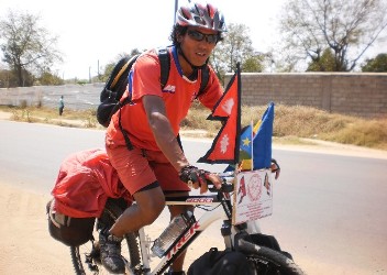 The Nepalese cyclist Furtemba Sherpa tries out his bike, Dec. 19, 2011 (ST).