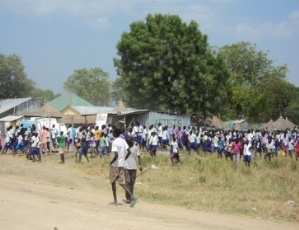 Pupils armed with sticks withdraw from education offices in Jonglei state capital Bor on 15 December 2011 (ST)