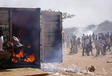 كشك تم حرقه خلال المظاهرات