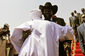 FILE - Sudan's President Omer Hassan al-Bashir welcomes his South Sudanese counterpart Salva Kiir (center R) during his arrival at Khartoum Airport October 8, 2011 (Reuters)