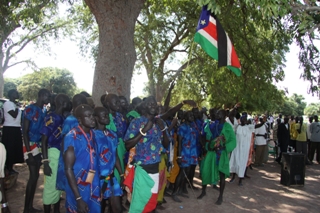 Cattle keepers show support for South Sudan's decision to stop oil production. 24 Jan. 2012 (ST)