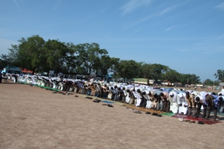 Muslim groups pray for peace in Rumbek Freedom square. 24 Jan. 2012 (ST)