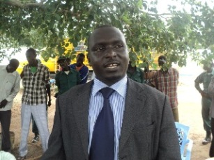 Ronald Ruay Deng, Northern Bahr el Ghazal's minister for finance, trade and industry address the press in Aweil, September 15, 2011 (ST)