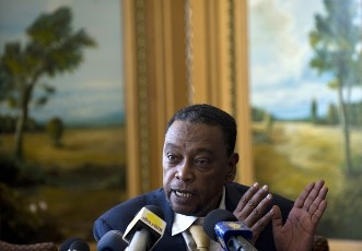 Said Khatib, a senior member of North Sudan's negotiating team addresses a press conference on January 28, 2012 in Addis Ababa (AFP)