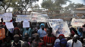 Refugees protest on November 17, 2011 at Yida camp in South Sudan (AFP)