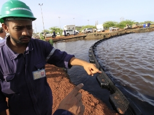 Oil worker in Sudan (Reuters)