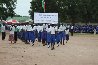 Rumbek primary school students show support for South Sudan's decision to halt oil production. postcard. 24 Jan. 2012 (ST)