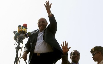 Sudan's President Omer Hassan al-Bashir greets the crowd after launching the Darfur Regional Authority in El Fasher on 8 February 2012 (Photo: Reuters)