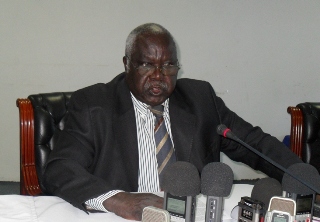 Arthur Akuein Chol, South Sudan former Finance minister addressing the media in Juba, February 09, 2012 (ST)