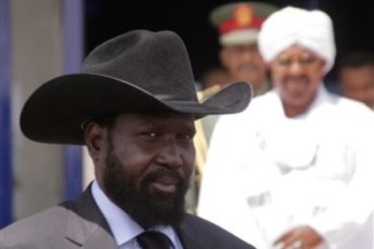 Sudanese president Omar al-Bashir, right, receives South Sudan's president Salva Kiir, left, after his arrival in Khartoum, Sudan, Saturday, Oct. 8, 2011 (AP PHOTOS)